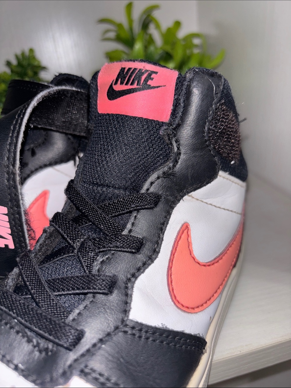 Girls Nikes - Picture 7 of 11